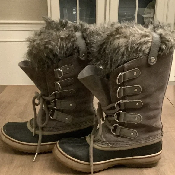 Sorel Joan of Arc Gray Fur-Trimmed Winter Boots - Picture 4 of 9